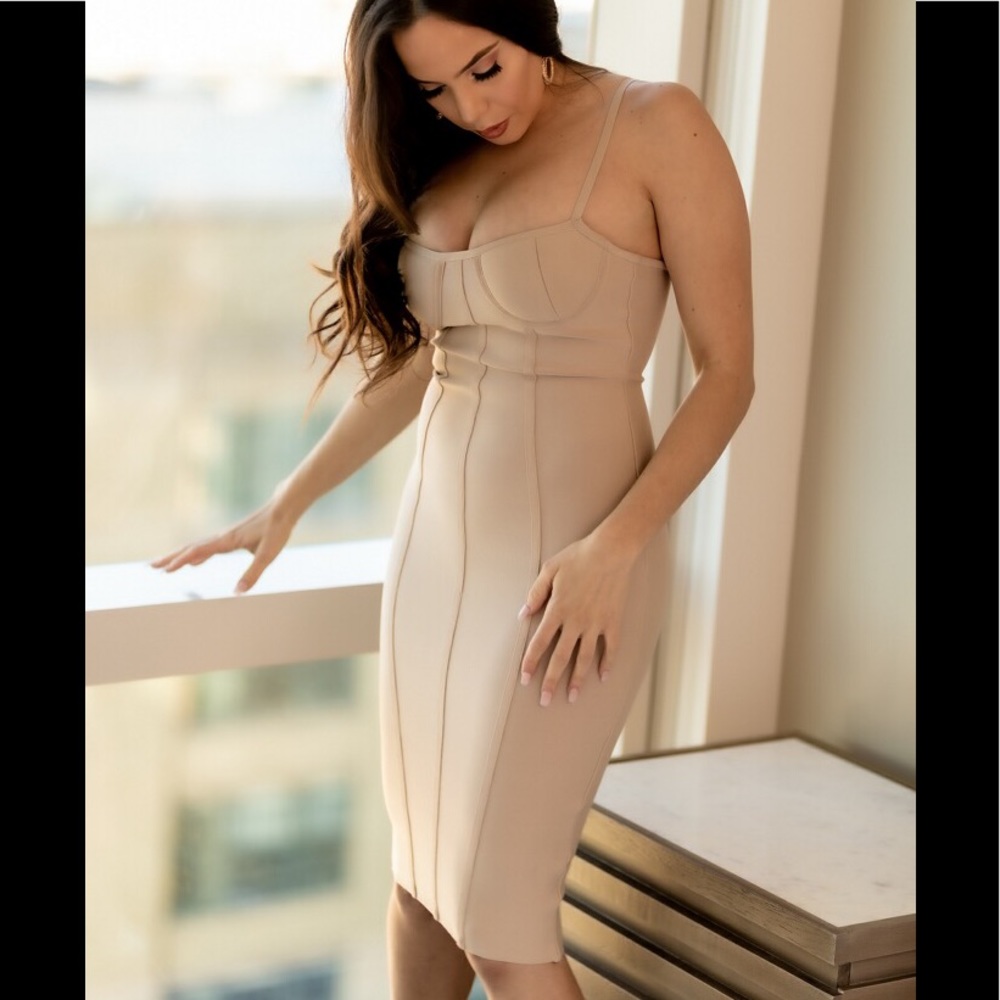 NWOT Nude Sweetheart Neckline Bandage Midi Dress